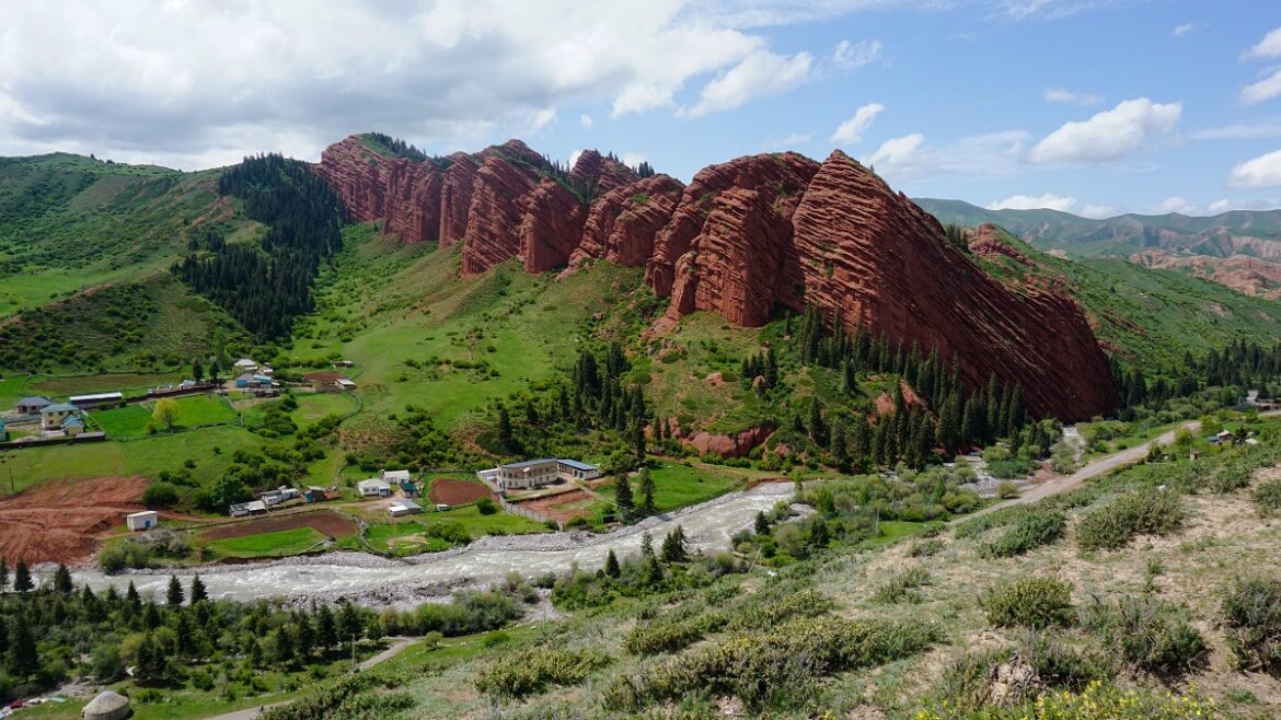 jeti-oguz-a-day-trip-from-karakol-the-famous-seven-bulls-rock